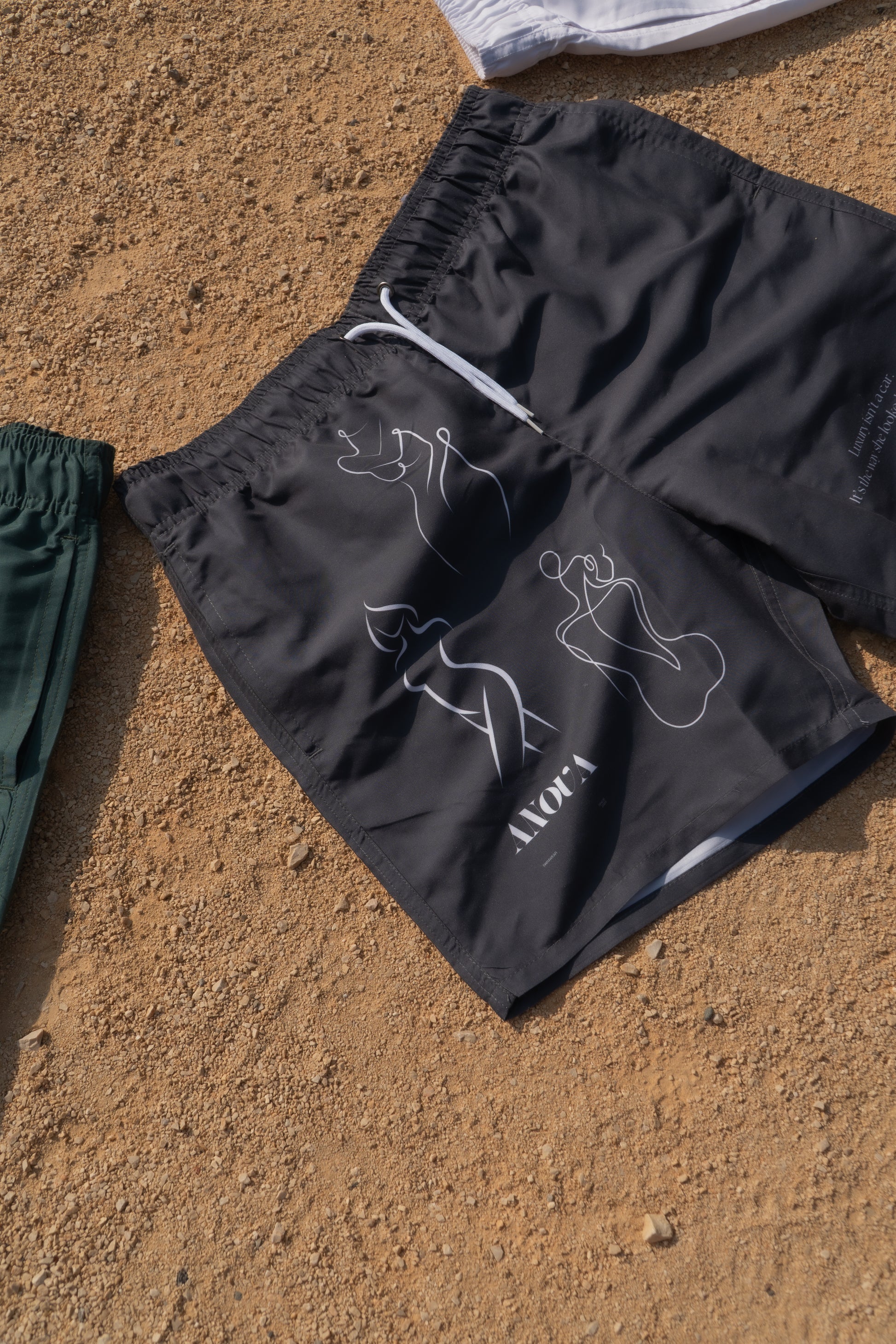 Maillot "LUXURY ISN'T A CAR" - Noir
